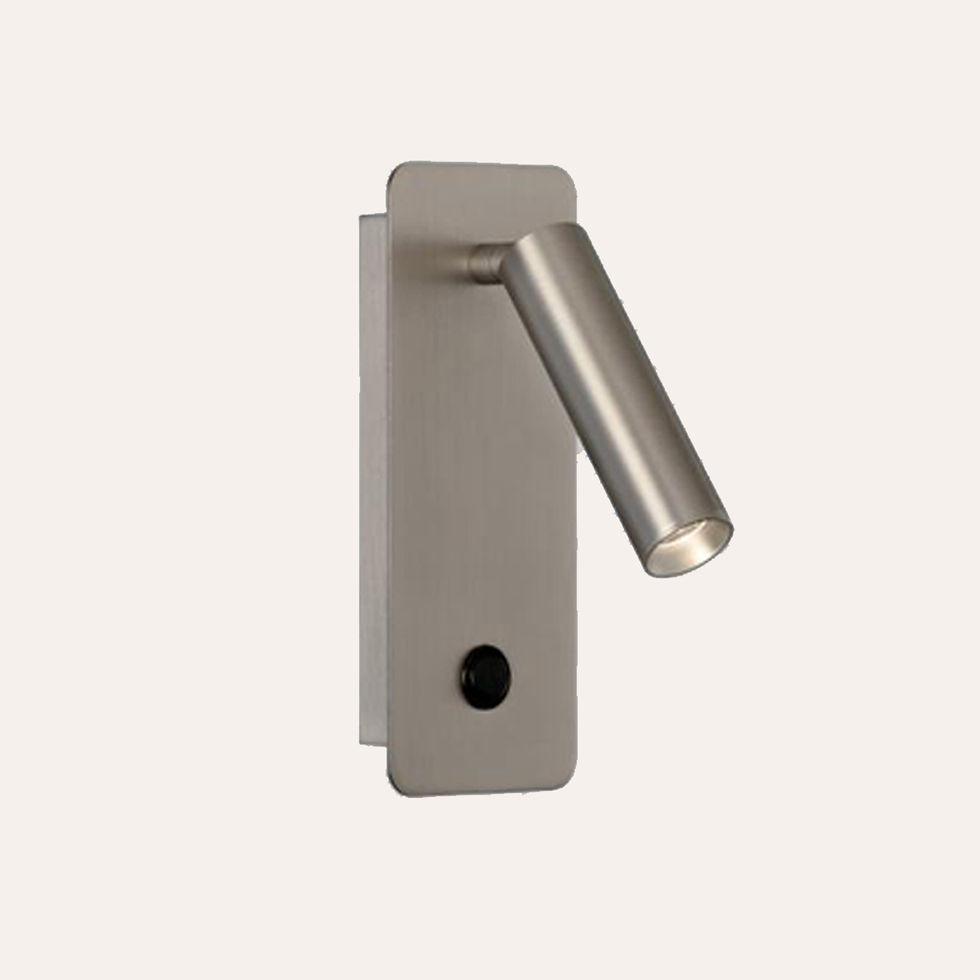 Modern duvar lambası, okuma lambası olarak ideal.