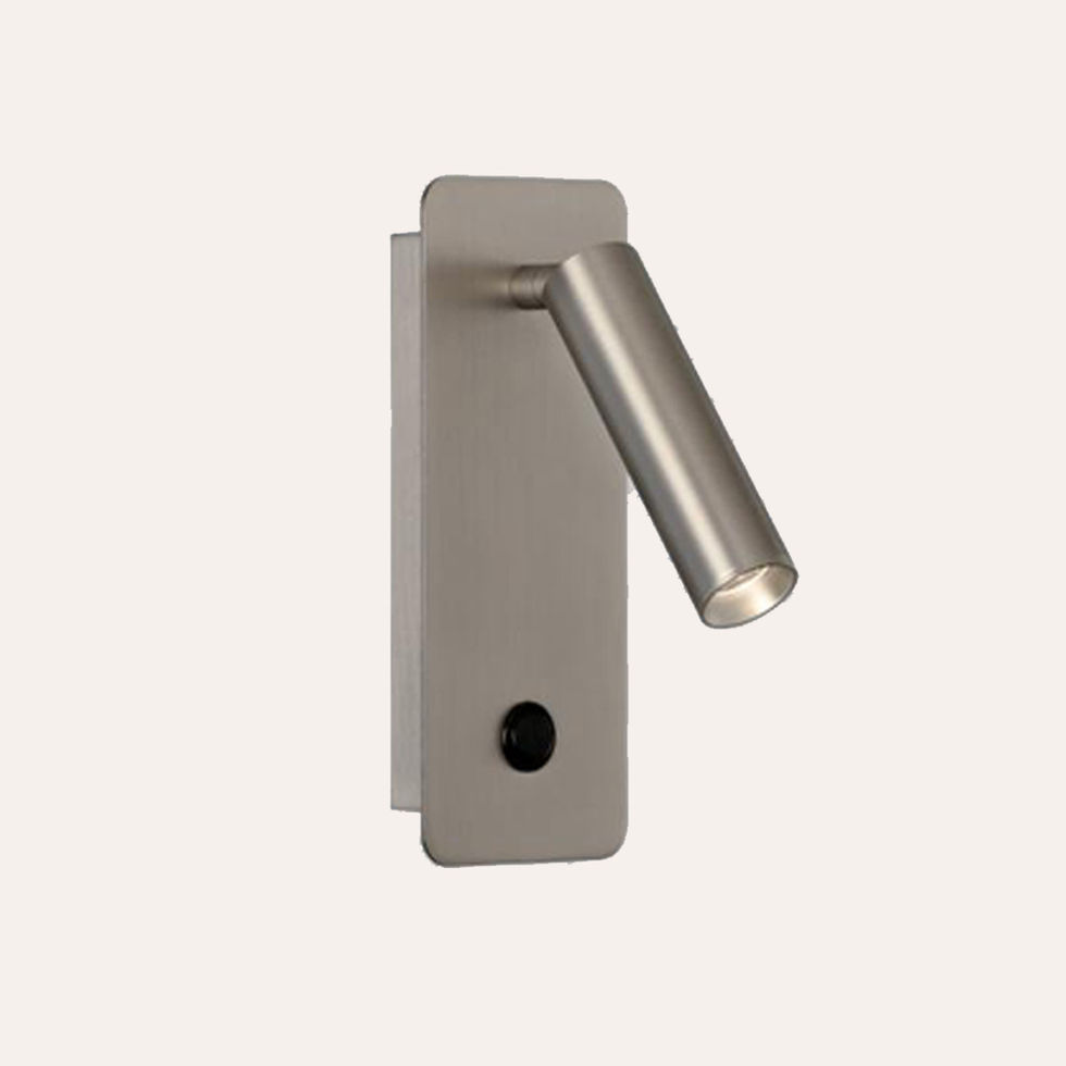 Modern duvar lambası, okuma lambası olarak ideal.