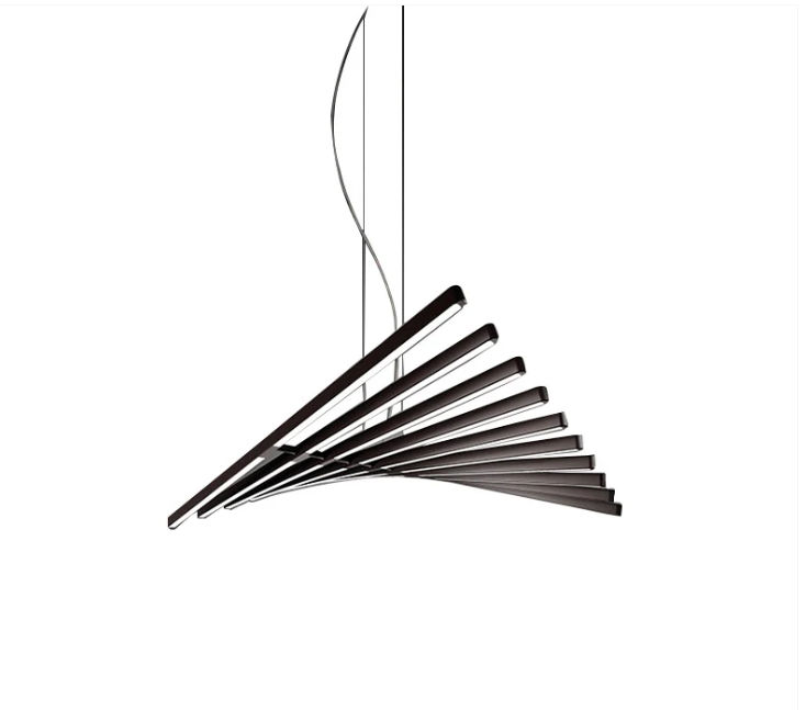 Modern siyah asma avize, eğimli tasarım, zarif aydınlatma