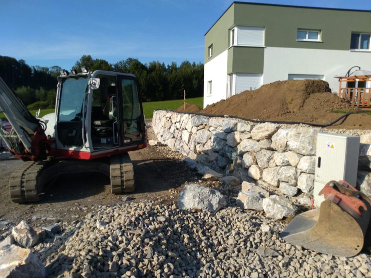 Natursteinmauer von Furtner GmbH u. Co. KG