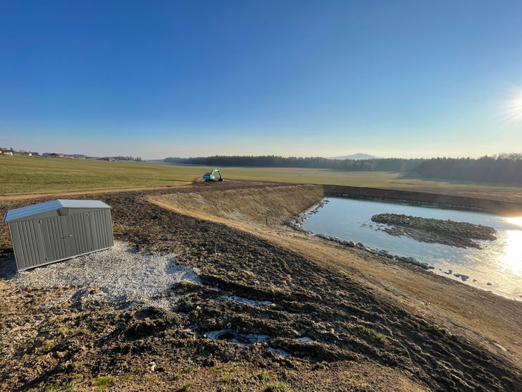Künstlicher Teich von Furtner GmbH u. Co. KG