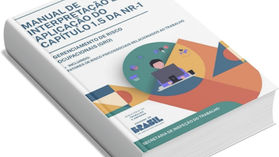 Capa de livro "Manual de Interpretação e Aplicação do Capítulo 1.5 da NR-1", ilustração de pessoa no computador, cores geométricas. Riscos Psicossociais.