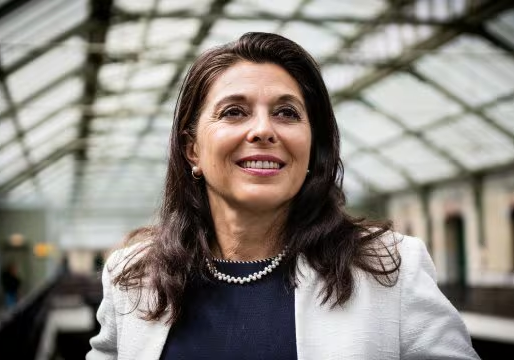 LEES Anna Bertona staat als enige vrouw haar mannetje in de Bel20