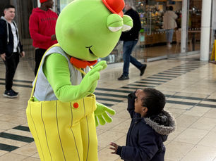 Midsummer Place spreads smiles for Random Acts of Kindness Day