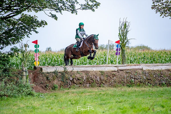 059_Sarah_Ennis_with_Mr_Fire_Fly-9256.jp