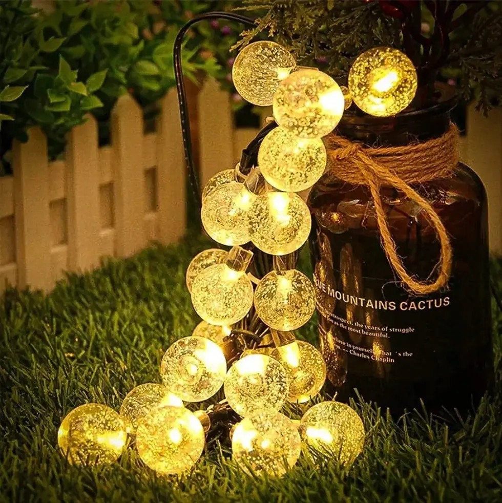 Miniatura: Luzes de cordão com bolas de bolhas solares à prova d'água.