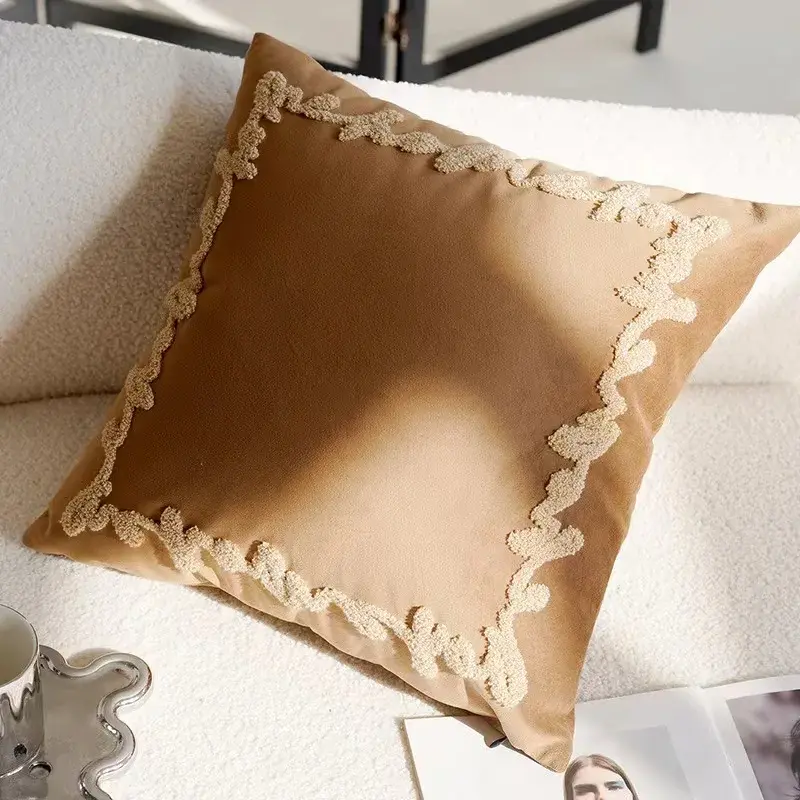 Miniatura: Capa de almofada marrom, estilo luxo e sofisticado.