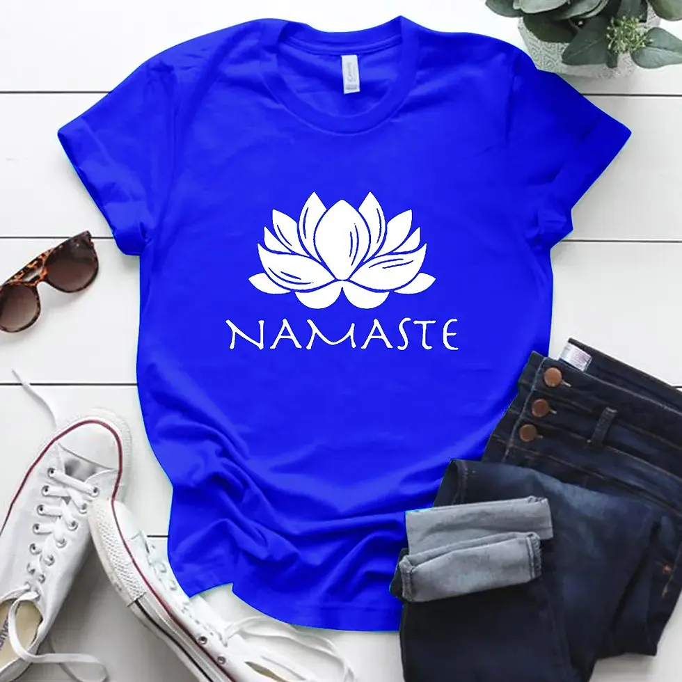 Miniatura: Camiseta feminina com estampa “Namastê”.