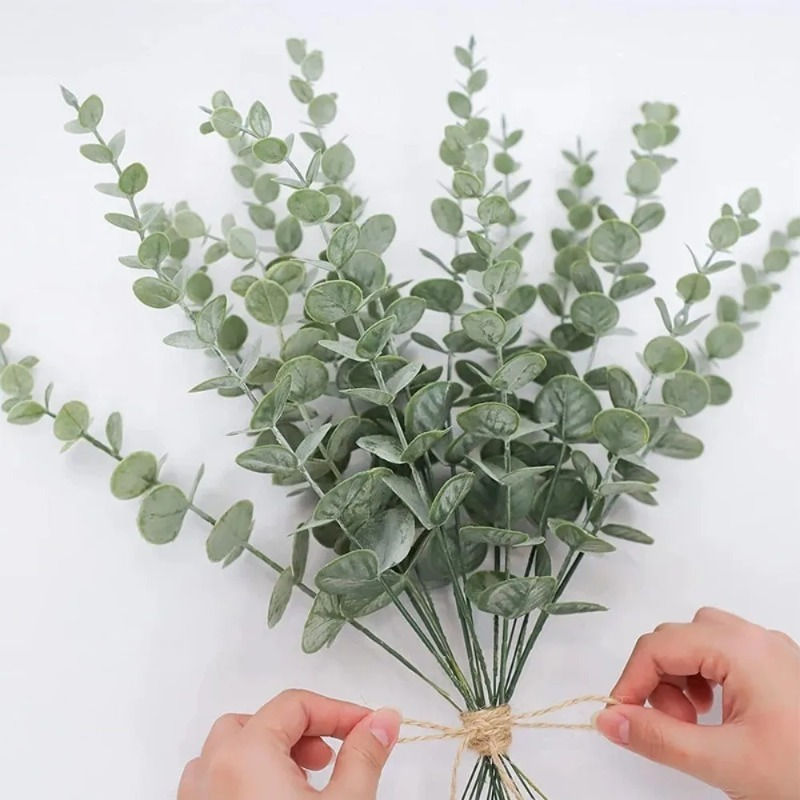 Miniatura: Folhas artificiais de eucalipto verde para decoração.