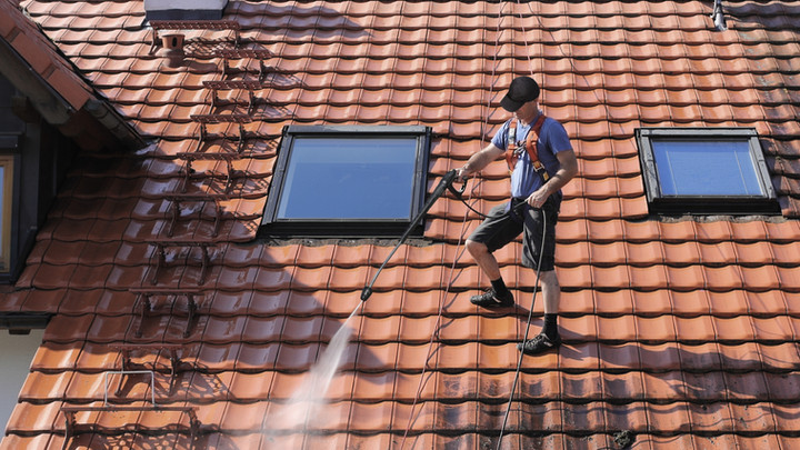 Roof cleaning in Alexandria, VA