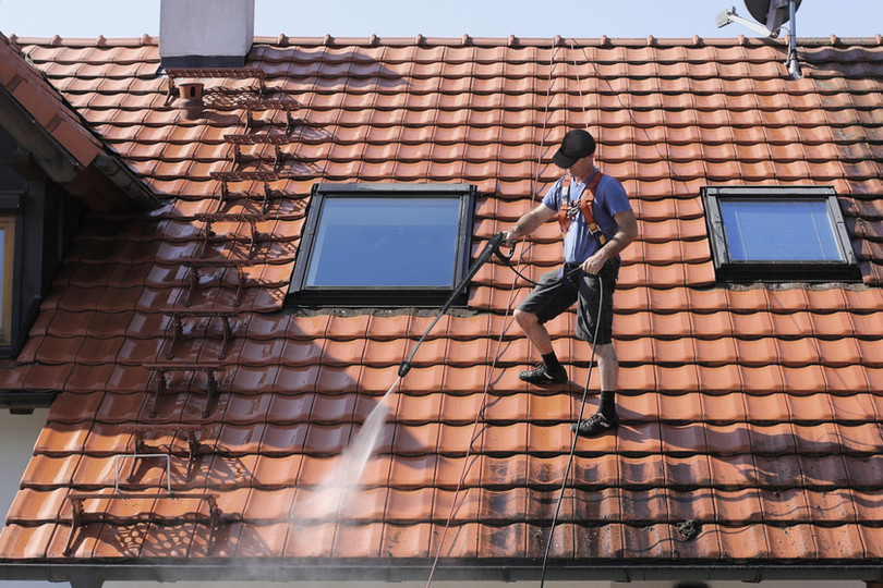 Roof cleaning in Alexandria, VA