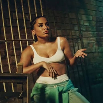 "Juego" – Anitta, Barry Co., João Papa – 2018