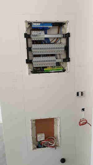 ארון חשמל לפני ביקורת של חברת חשמל