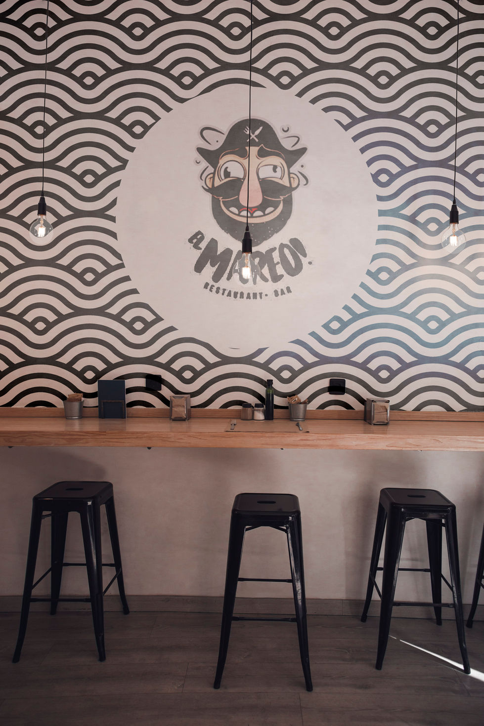250702 EL MAREO bar mockup 1