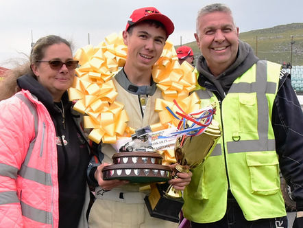 38 Freddie Holden takes the Teng Tools Gold Top title at Buxton Raceway.