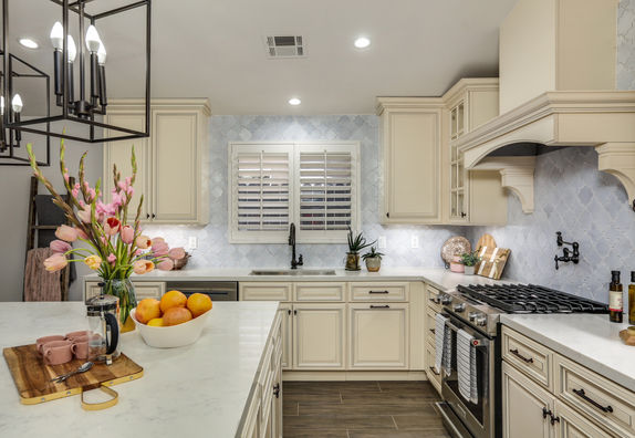 Kitchen with Signature Pearl Cabinets