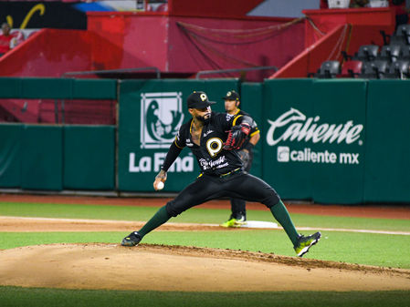 VERACRUZ LE ARREBATA EL TRIUNFO A PERICOS