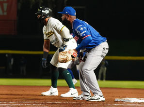 NOCHE DE CARRERAS SE INCLINA A FAVOR DE OLMECAS
