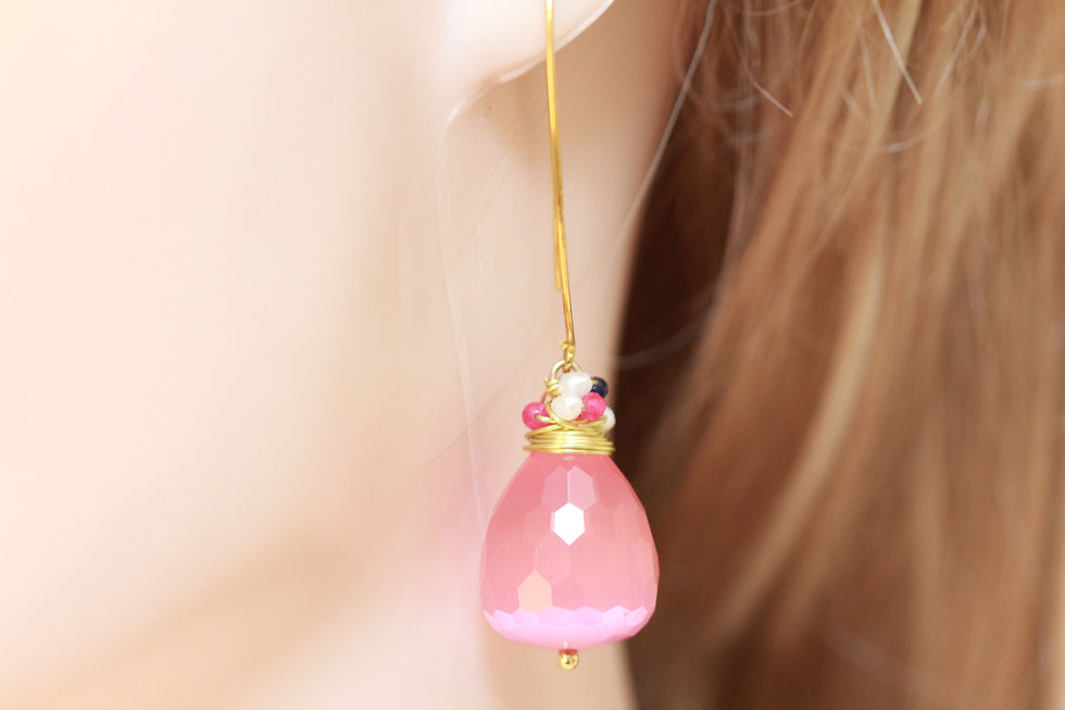 Thumbnail: Roze cat's eye en haken vergulde 925 zilveren