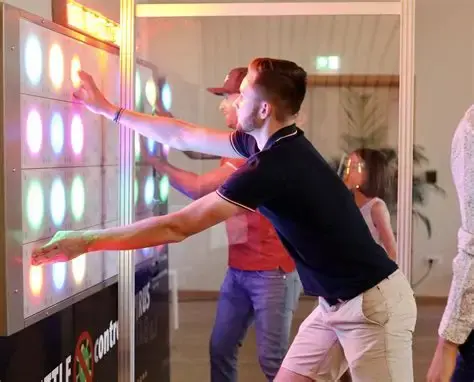 🚦 ACTION CEJ – TESTE TES RÉFLEXES… AVANT QU’IL NE SOIT TROP TARD Atelier « Mur Interactif – Addictions » - Roissy (1)
