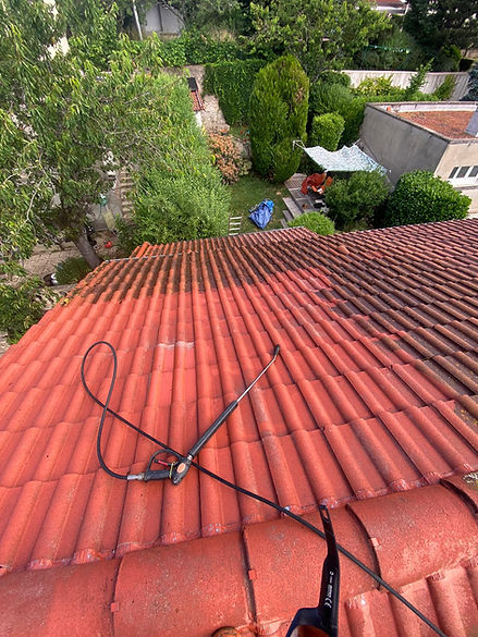 Nettoyage et démoussage toiture Saint-etienne MT Couverture