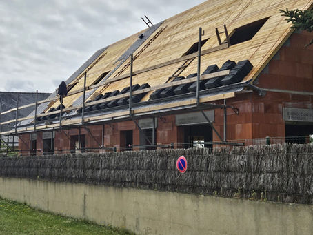 Toiture en ardoise avant réparation à Saint-Pierre-Quiberon (56)