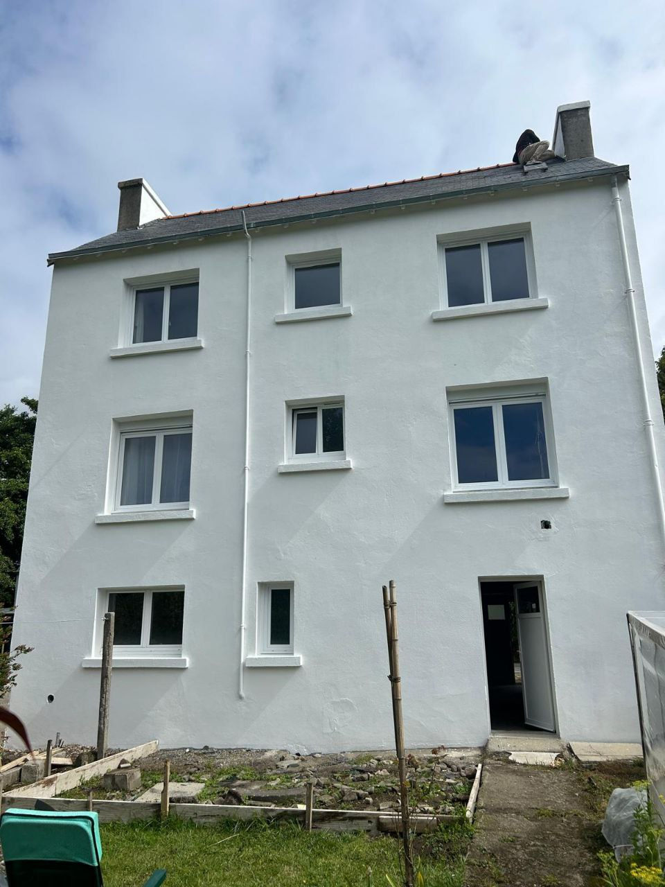 façade immeuble rénovée et peinte après travaux landrévarzec