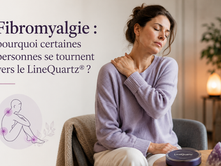 Personne allongée recevant une séance LineQuartz® pour accompagner les douleurs liées à la fibromyalgie