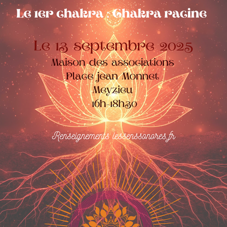 Affiche promotionnelle pour un "Voyage sonore Méditatif enchanté" axé sur le 1er chakra, le Chakra Racine. L'événement aura lieu le 13 septembre 2025 à la Maison des associations, Place Jean Monnet, Meyzieu, de 16h à 18h30. L'image présente un lotus lumineux avec des racines s'étendant vers le bas, symbolisant l'ancrage. Le logo "Saraswati Les Sens Sonores" est visible en bas. Informations et réservations sur lessenssonores.fr