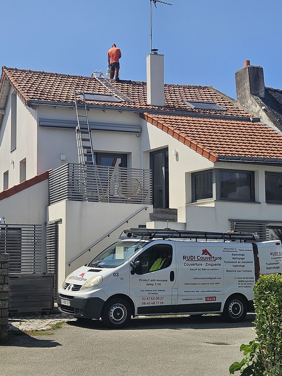 Toiture après nettoyage : couverture plus saine et écoulement amélioré