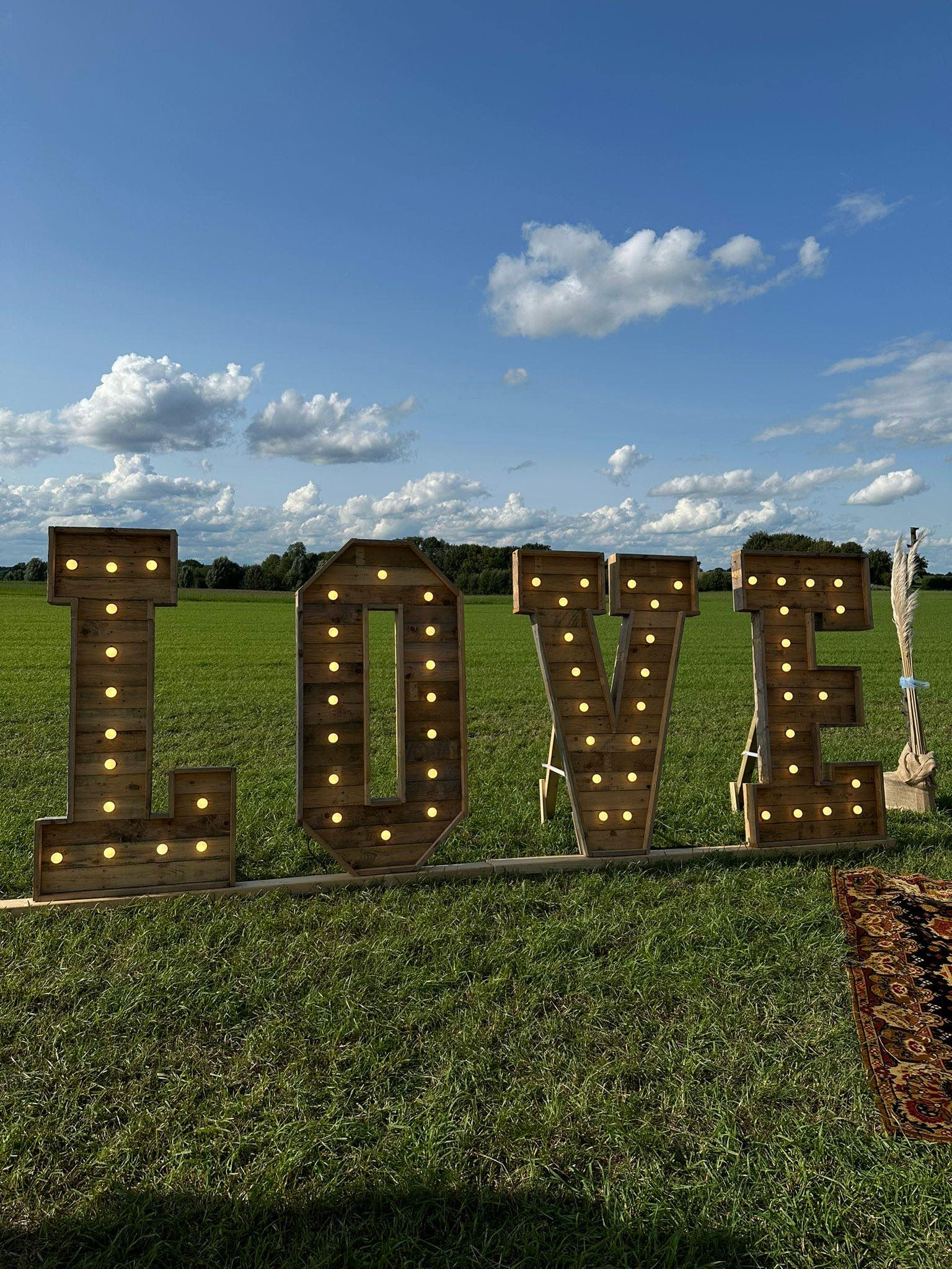 €100,- | LOVE Letters | Hout
