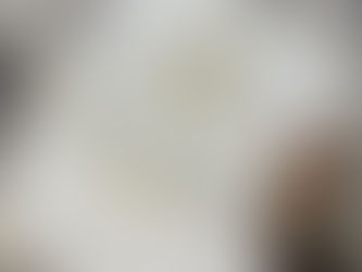 Fugimos do verde: um convite de formatura de Medicina branco, elegante e fora do comum