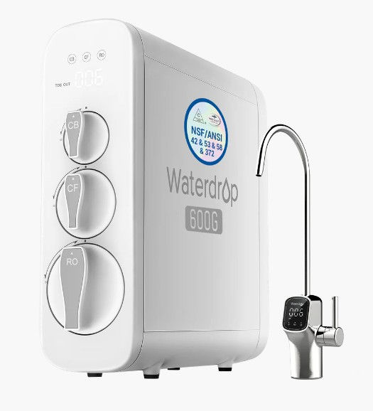 Waterdrop G3P600 reverse osmosis system with smart tap showing TDS display for water quality
