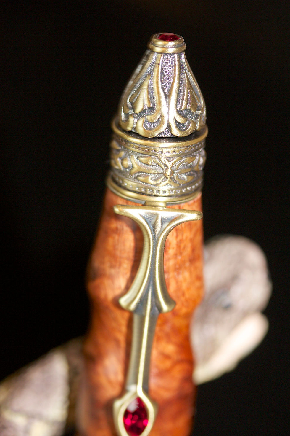 Thumbnail: Gothica Twist Pen in Amboyna Burl