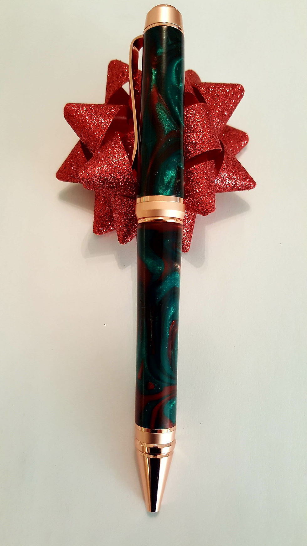 Thumbnail: Cigar Hybrid Rollerball Pen in Yuletide Acrylic