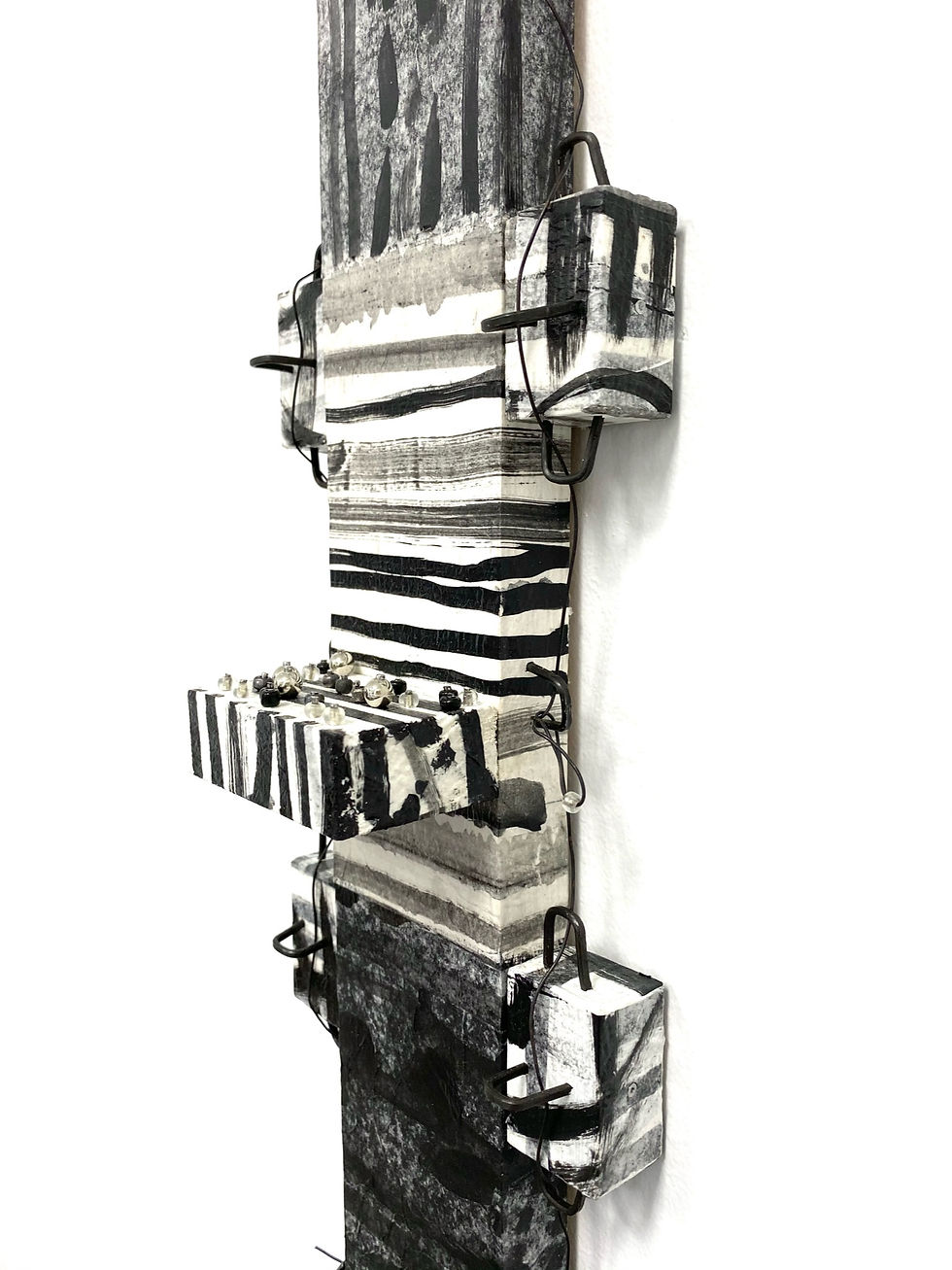 Thumbnail: Combined Contrast Totem