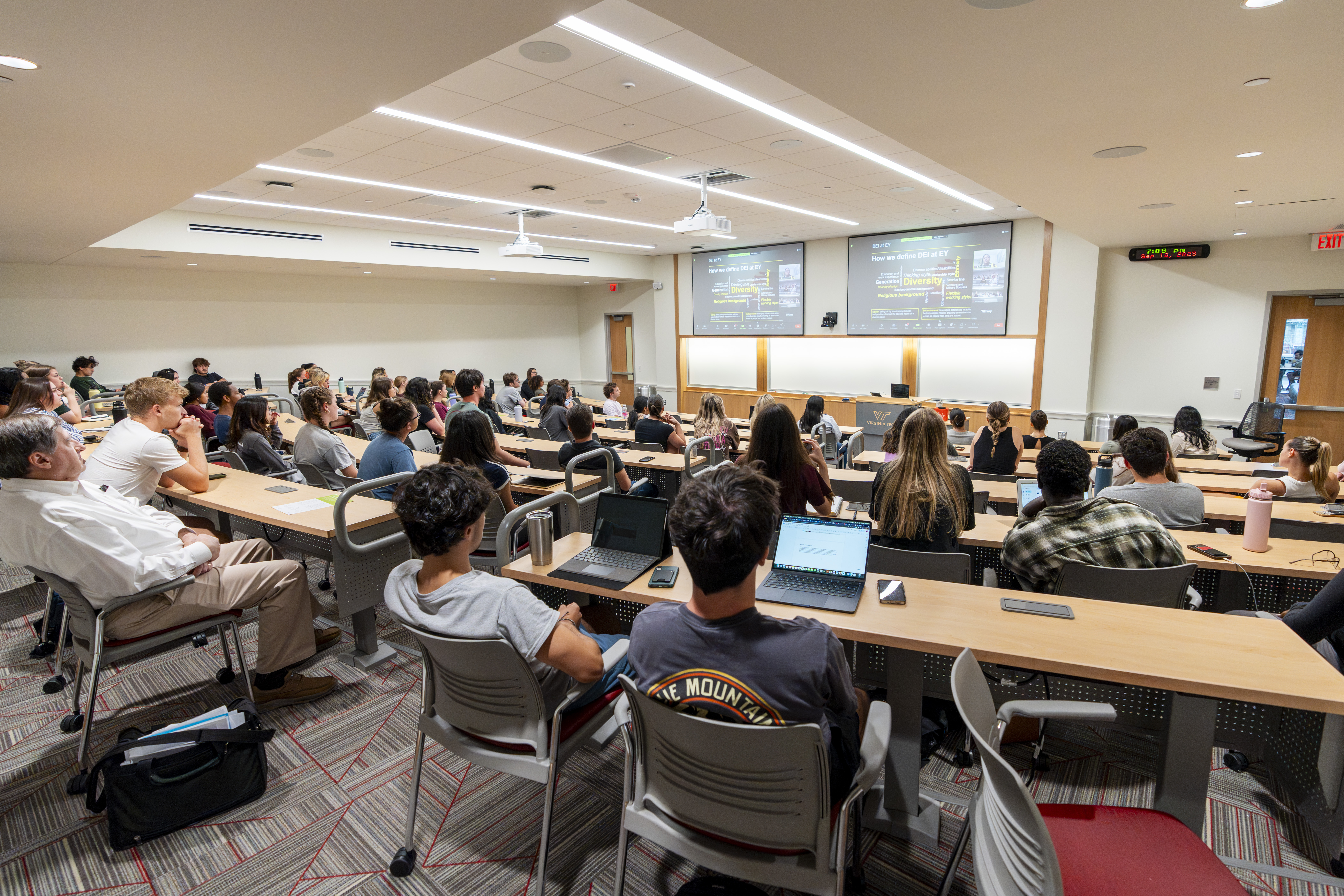 Students at a Virginia Tech Finance Club meeting
