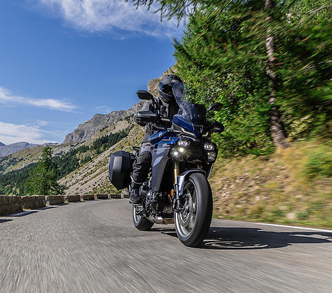 2025-Yamaha-MT09ATRDXCS-EU-Cobalt_Blue-Action-002-03.jpg