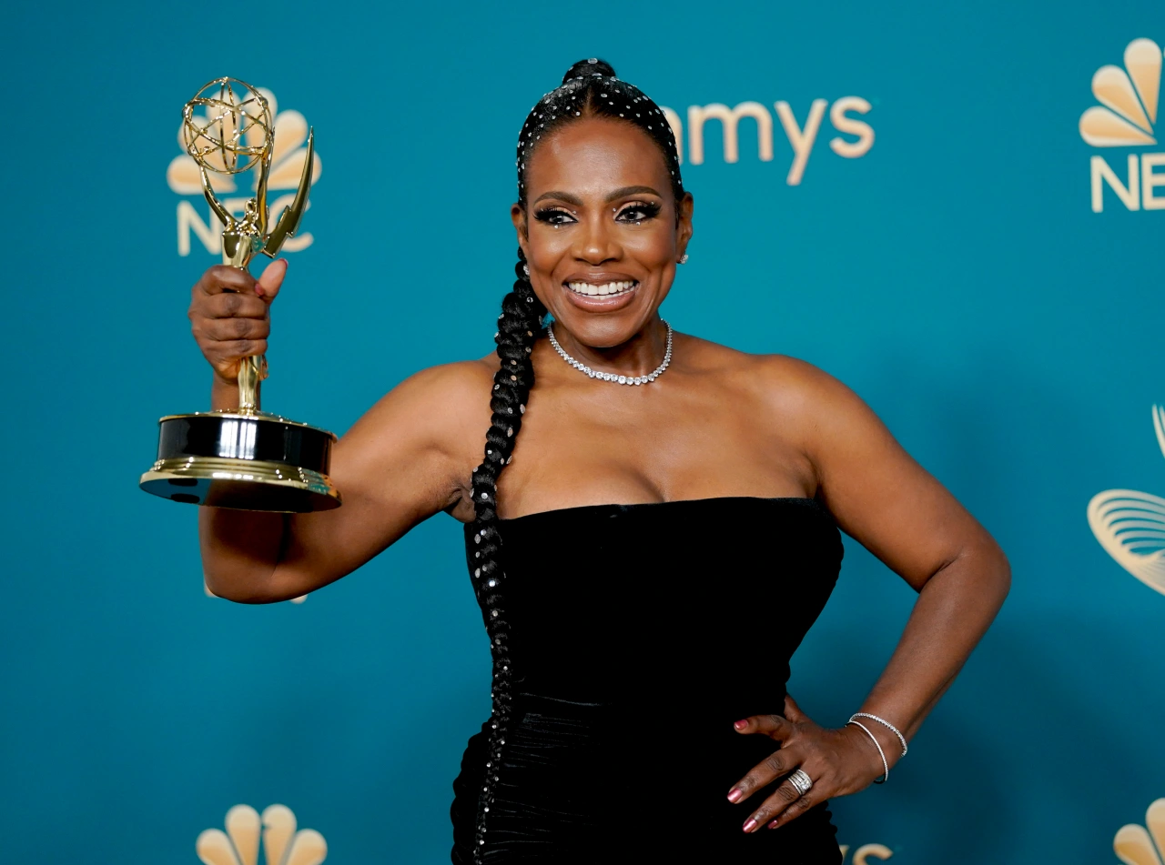 Emmy-Winner Sheryl Lee Ralph holding an Emmy award statue