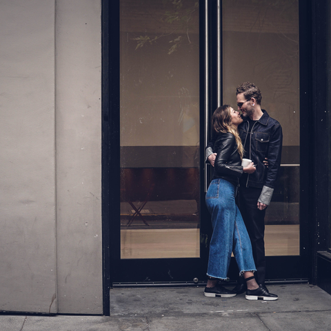 Men who kiss their wives before work live 5 years longer. Here's why.