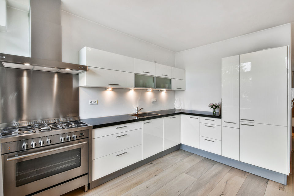 Kitchen after move-in cleaning in Greenwood – stainless steel appliances and tidy counters.