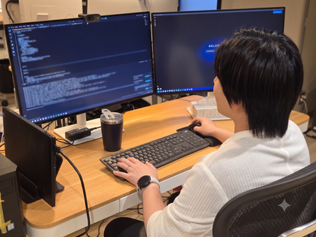 ITチーム 社員インタビュー｜入社3ヶ月で基幹システム主担当へ。AIフル活用で上流工程を担う社内SEのリアル