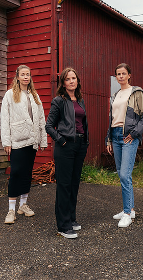 Woman_small_group.jpg