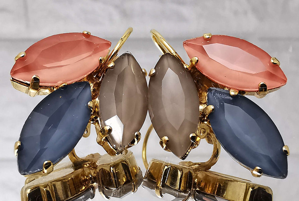 אקוורל קפה וחלב 200 בלאק דימונד 214 ורוד אפרסק 211  אבנים: קריסטל אקוורל  מתנה בשבילה, מתנה לכלה,  עגילי עלים, עגילי טיפה,עגי