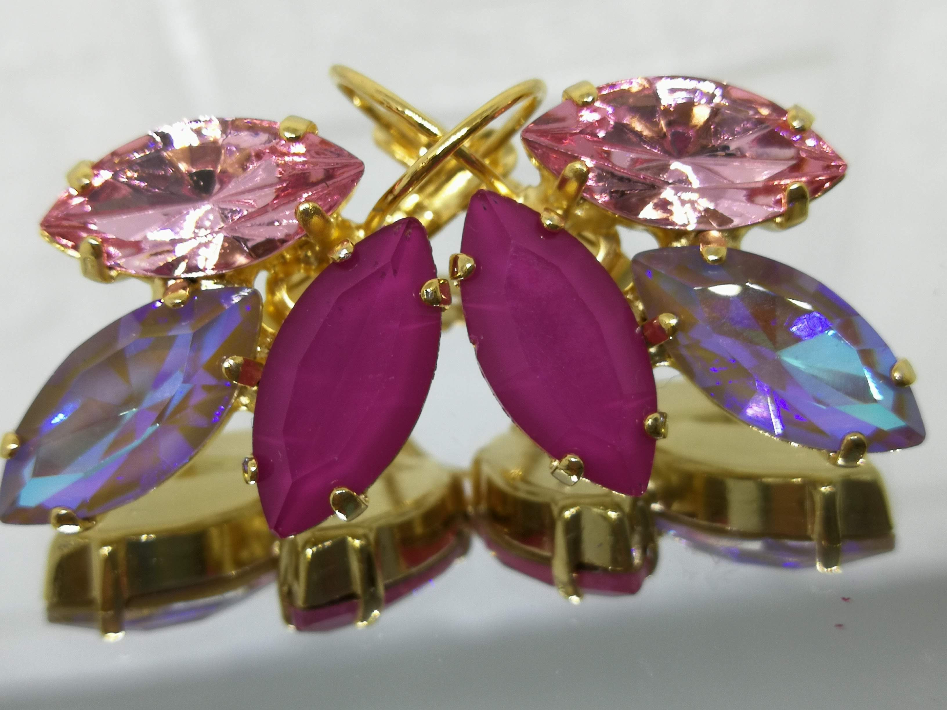 ורוד, חום בהיר, דובדבן.  אבנים: קריסטלים שונים.  Model # 576