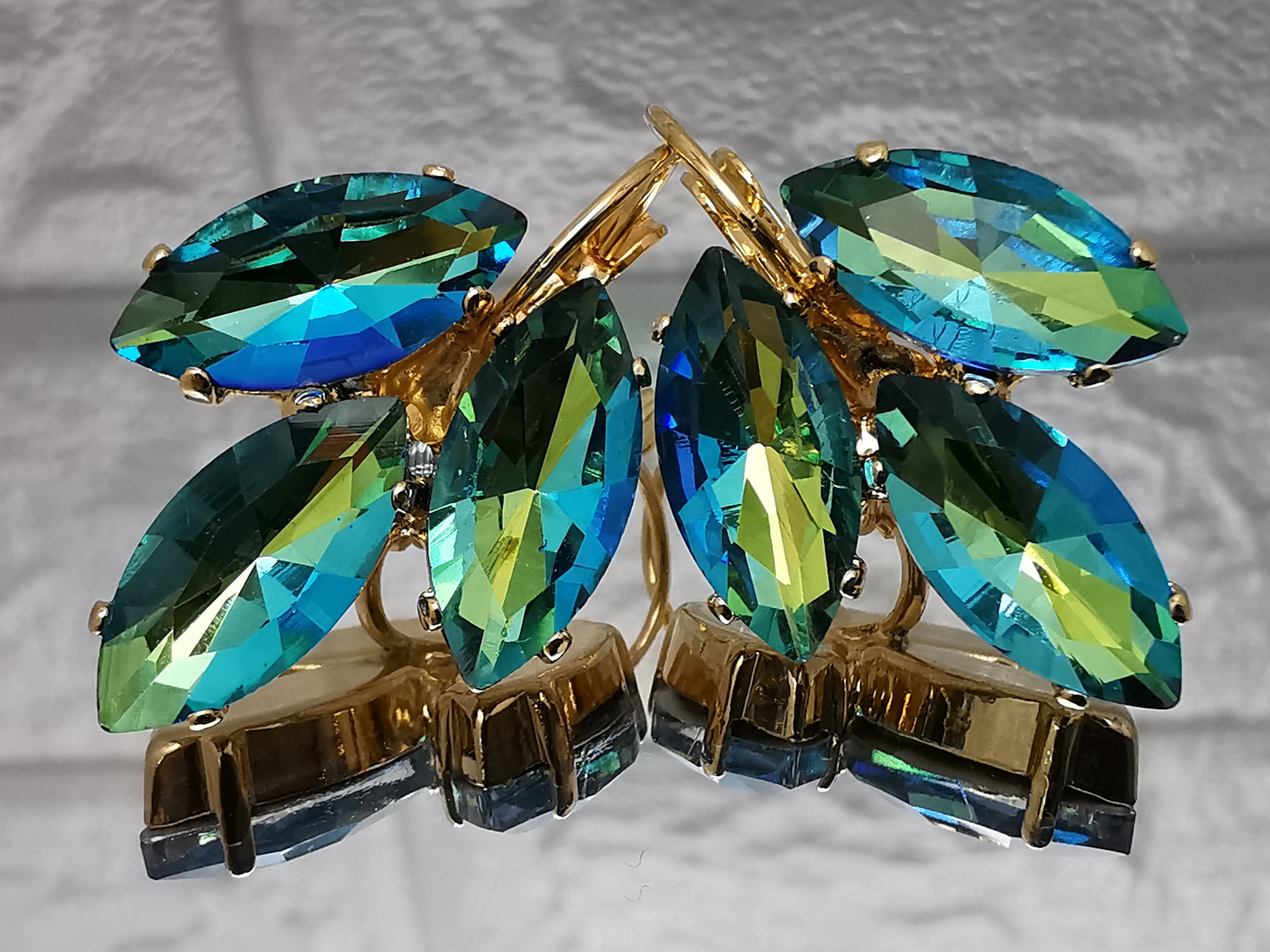 לייט ספיר מקט 267 A4 RB  אבנים: קריסטל.  מתנה בשבילה, מתנה לכלה, עגילי עלים, עגילי טיפה,