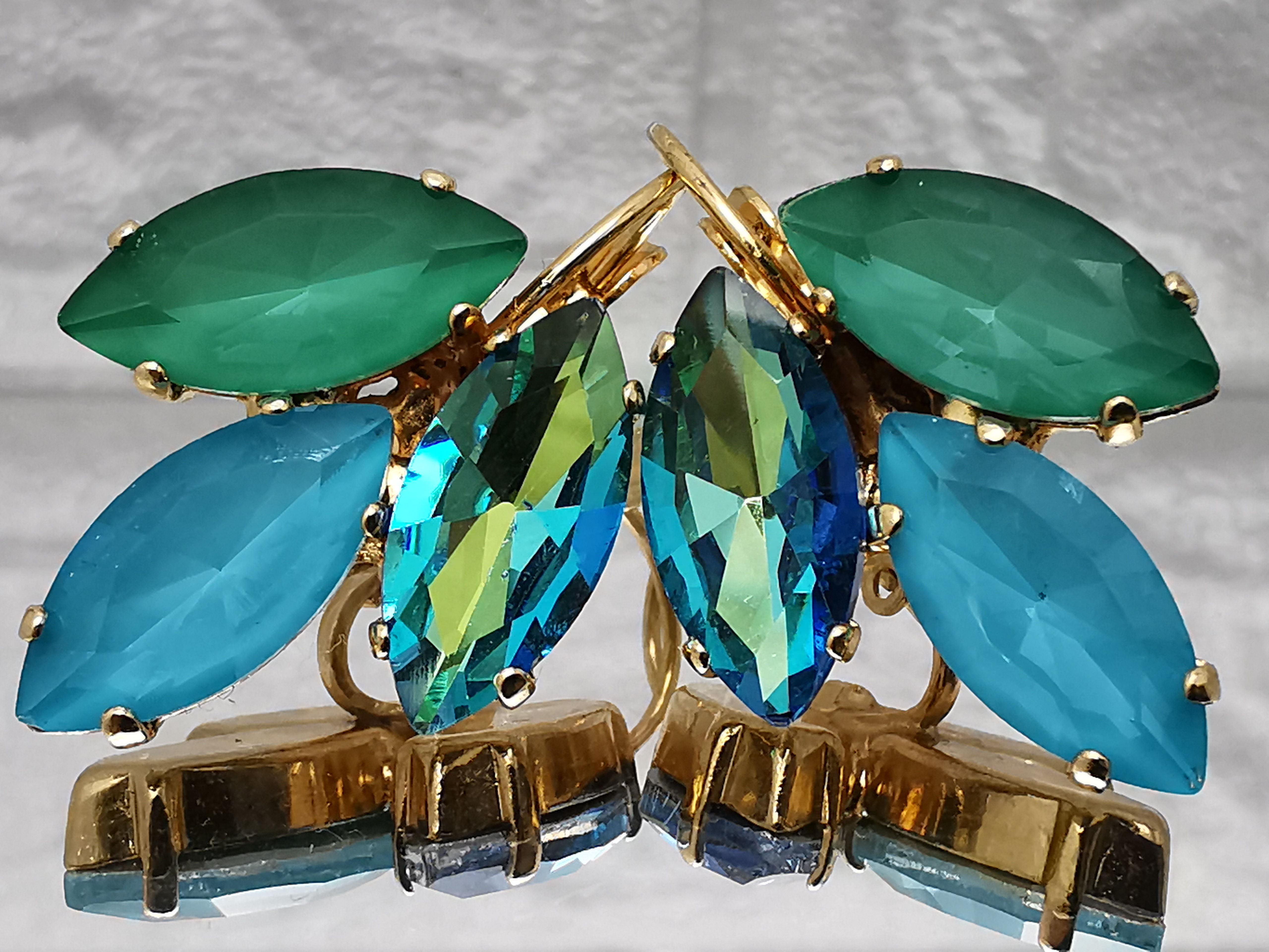 224 אמרלד A9 בלו זרקון 228 A4 לייט ספיר 267 A3  אבנים: קריסטלים שונים  מתנה בשבילה, מתנה לכלה,