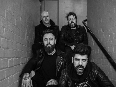 The Fear regresa con una canción de amor en onda intensa: Moths To Fire