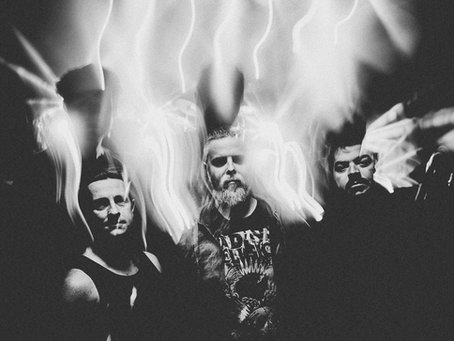 Poison on Your Lips: la fusión hipnótica sónica por Absence of Colors