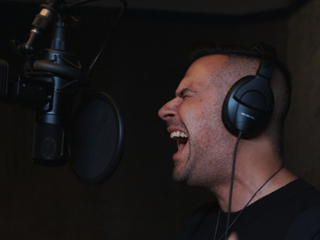 John DeMena lanza  More Than Meets the Eye : Una épica de rock progresivo con virtuosismo y profundidad